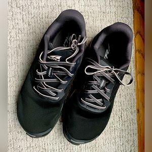 Altra Rivera 2, Black, Womens Size 8